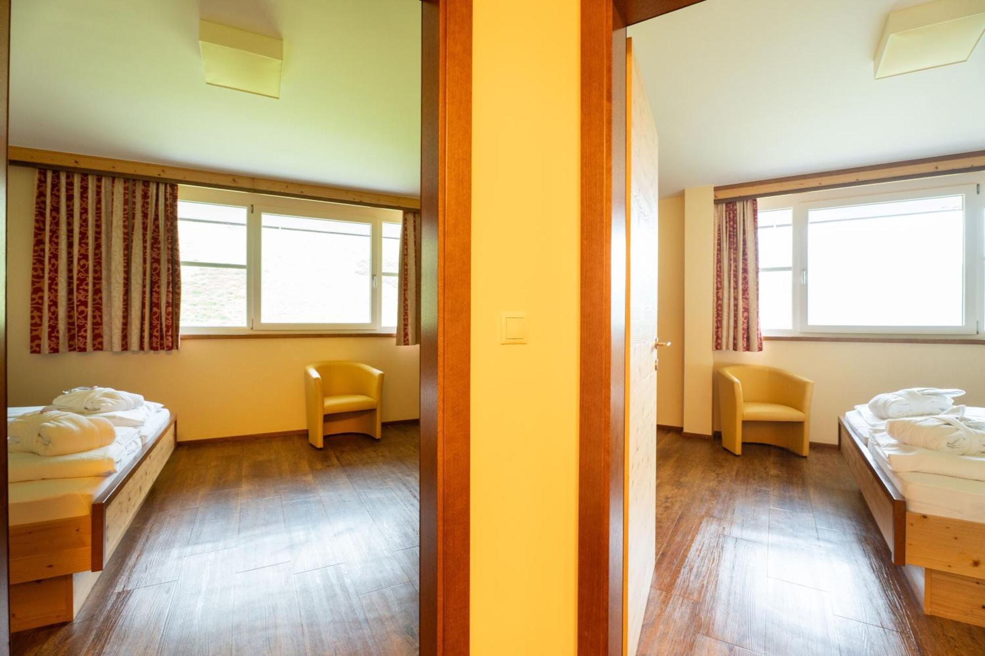 Familienzimmer mit Bergblick