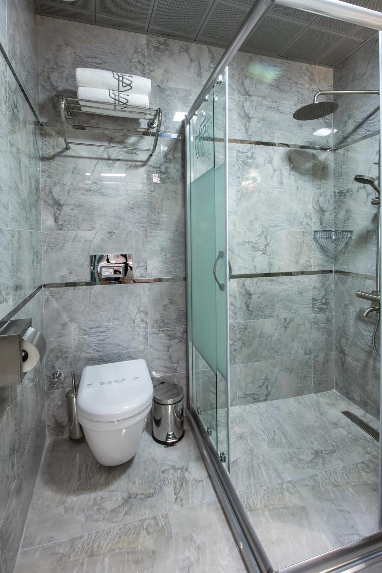 Suite mit Kingsize-Bett und Balkon