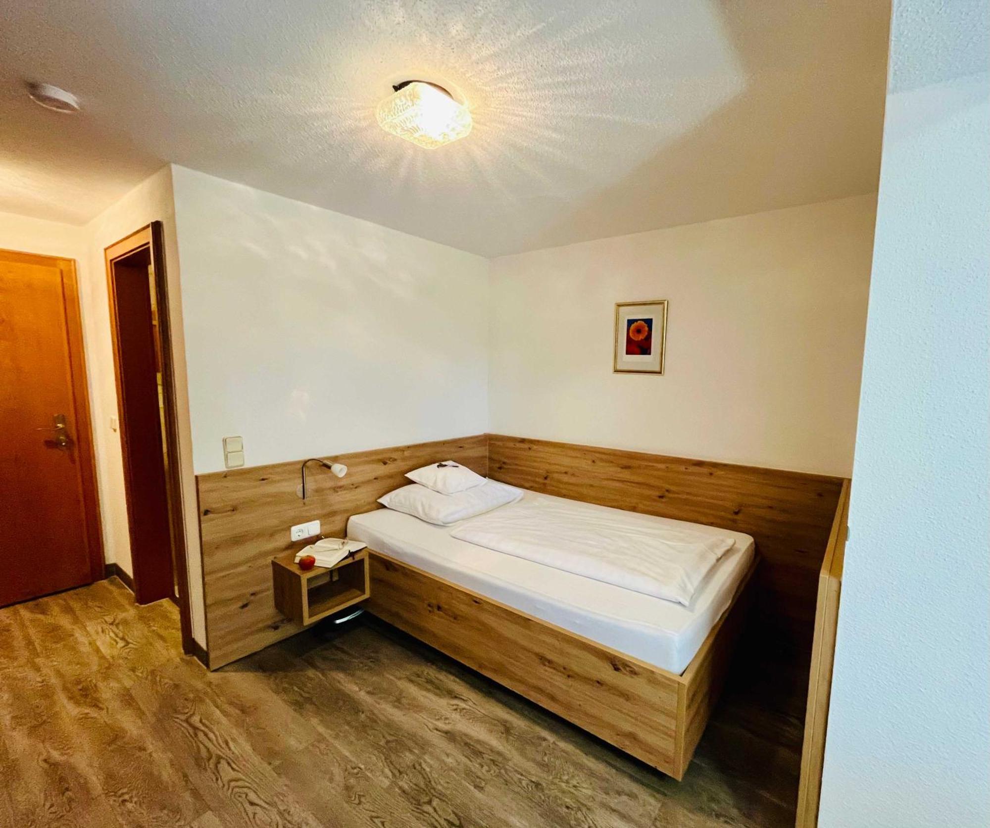 Einzelzimmer mit Balkon