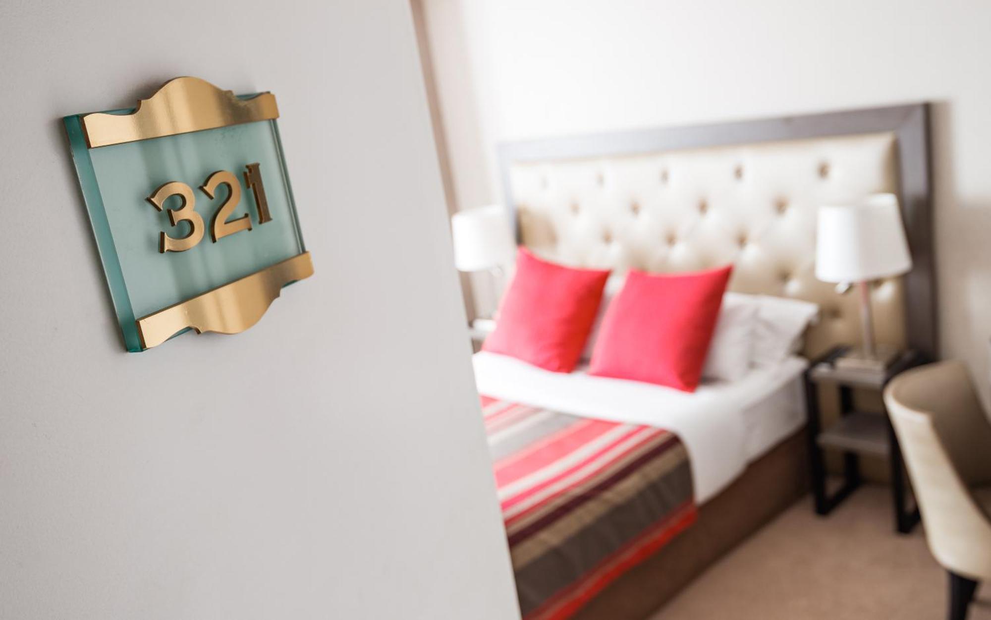 2 Doppelzimmer mit Verbindungstür