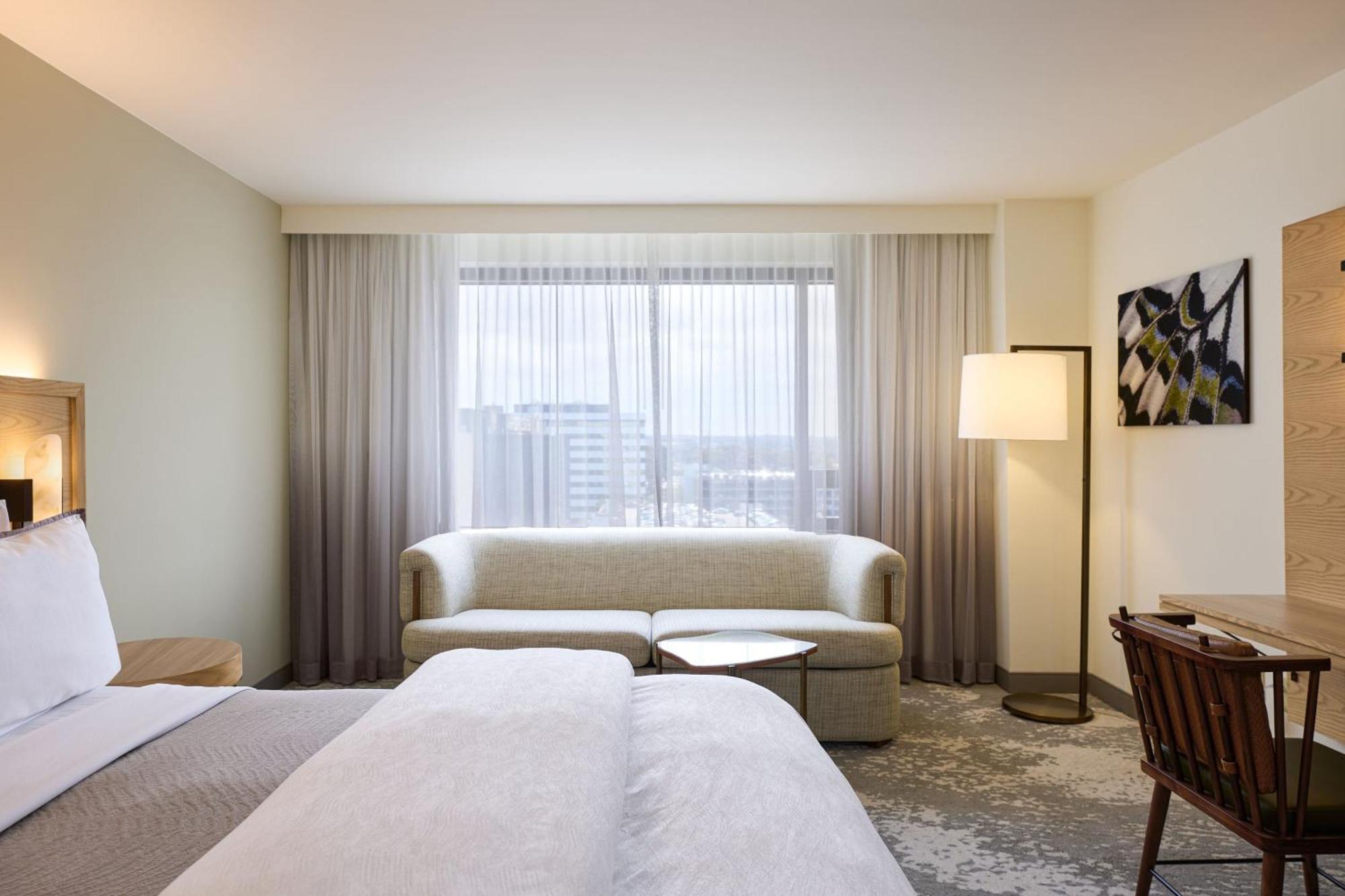 Zimmer mit Kingsize-Bett
