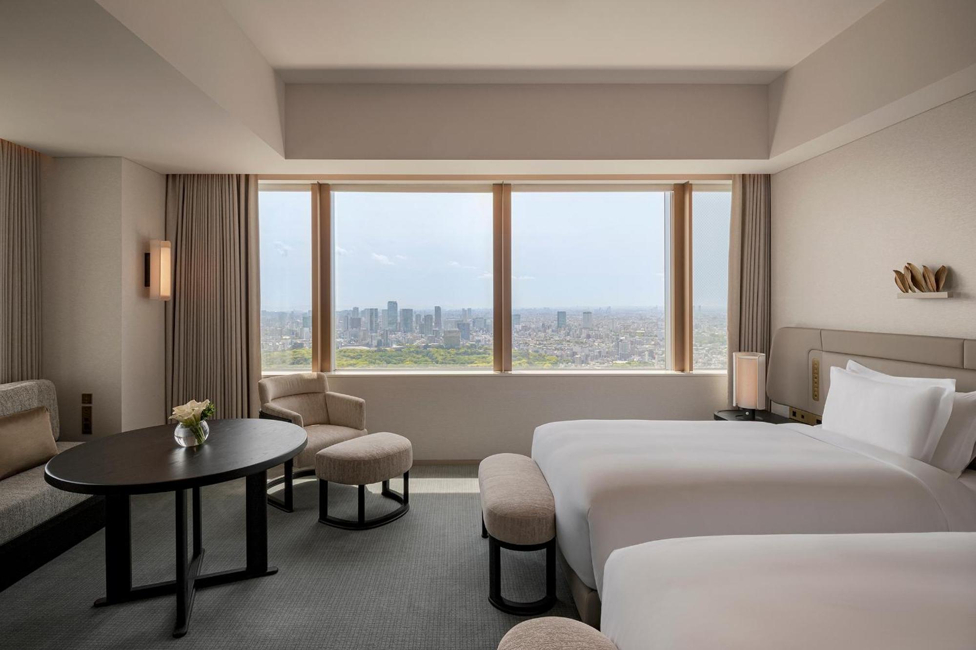 Zweibettzimmer mit Stadtblick