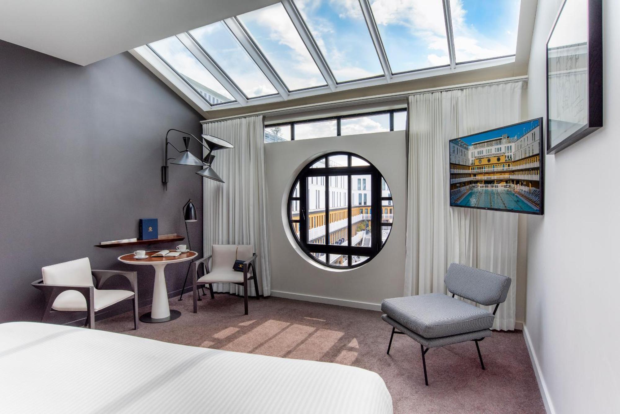 Hublot Executive Zimmer mit Kingsize-Bett und Poolblick