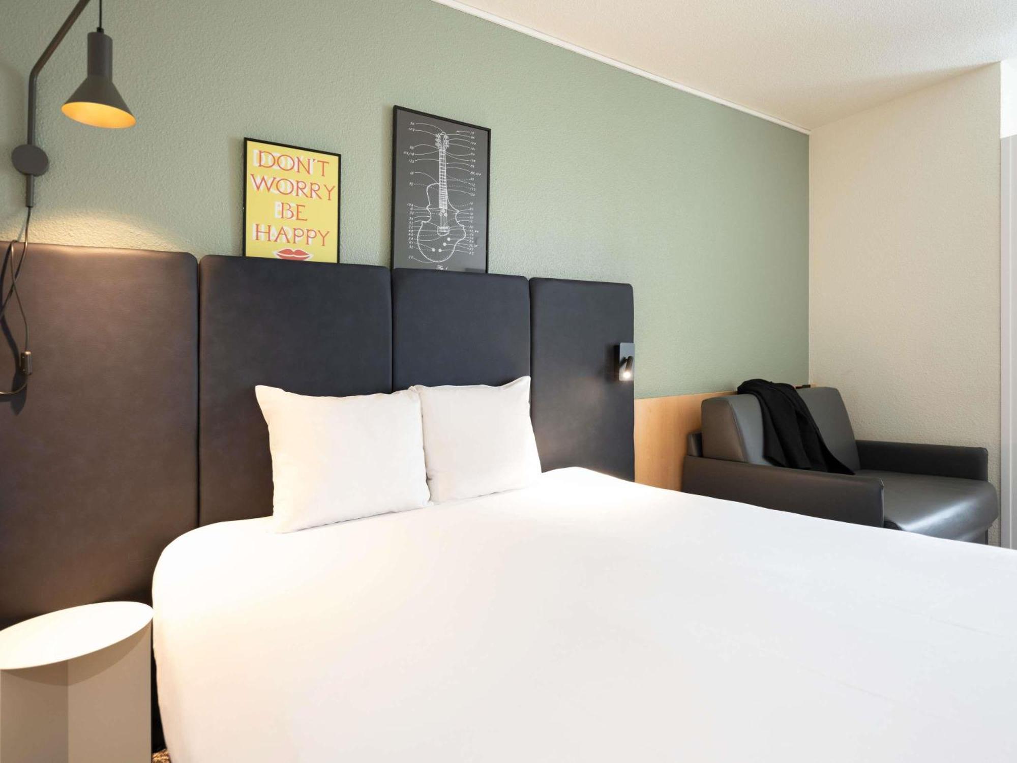 Standard Zimmer mit 1 Doppelbett und Sofa
