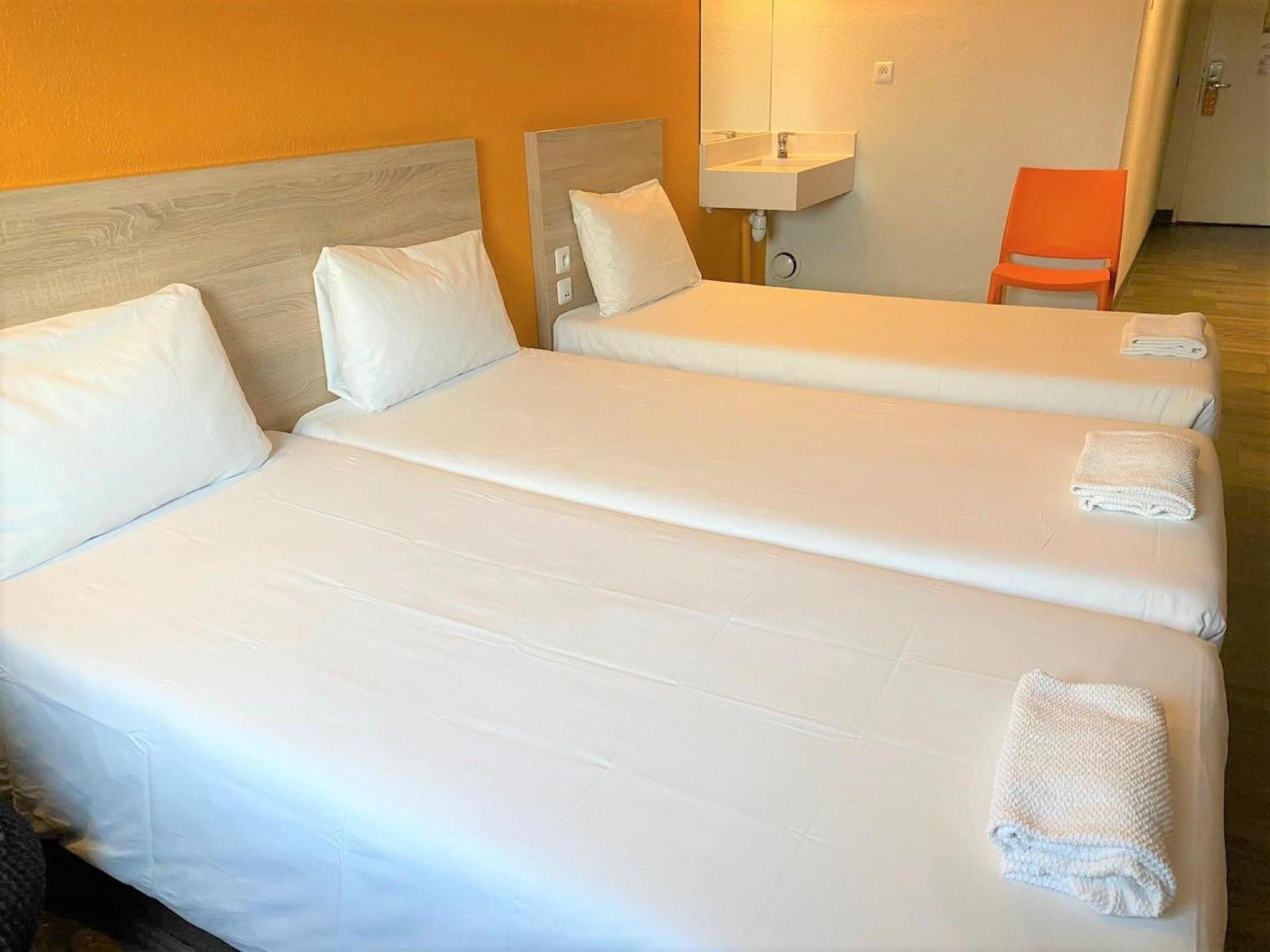 Pausenraum mit 2 Einzelbetten und Zustellbett