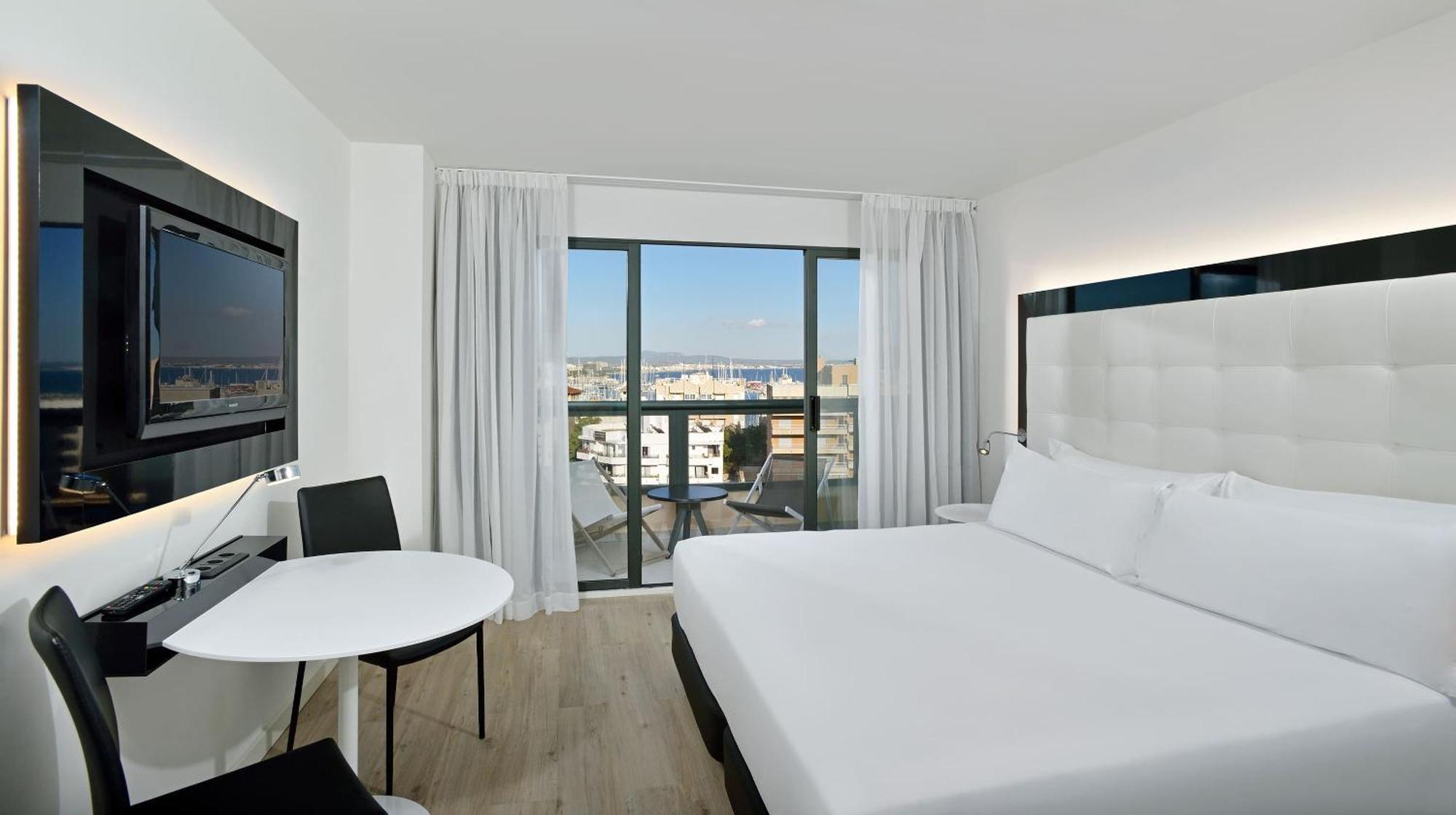 Innside Premium Zimmer – Blick auf die Kathedrale und die Bucht