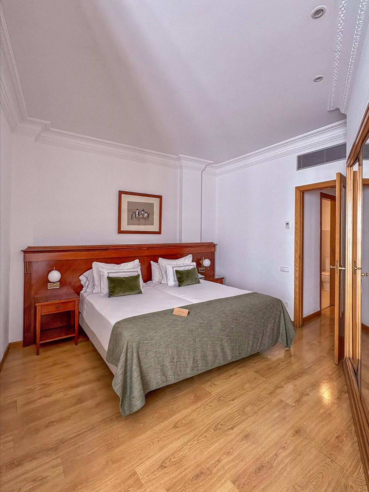 Melia Classic Zimmer mit Blick auf die Plaza