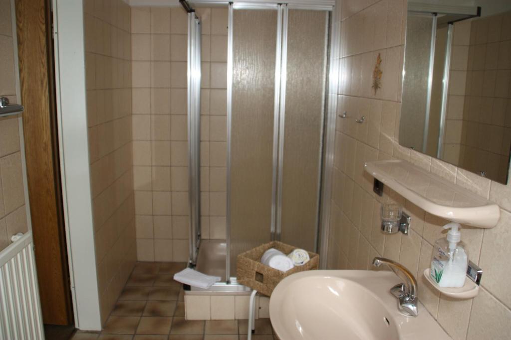 Doppel- oder Zweibettzimmer