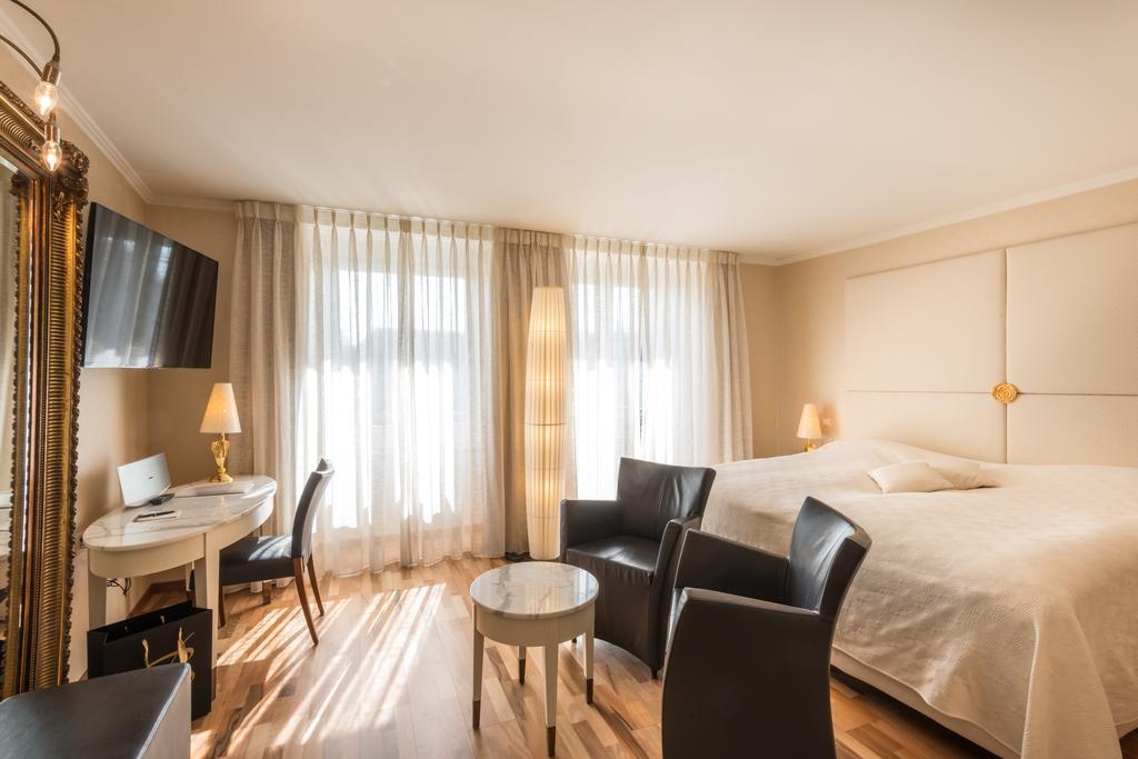 Dreibettzimmer mit Flussblick