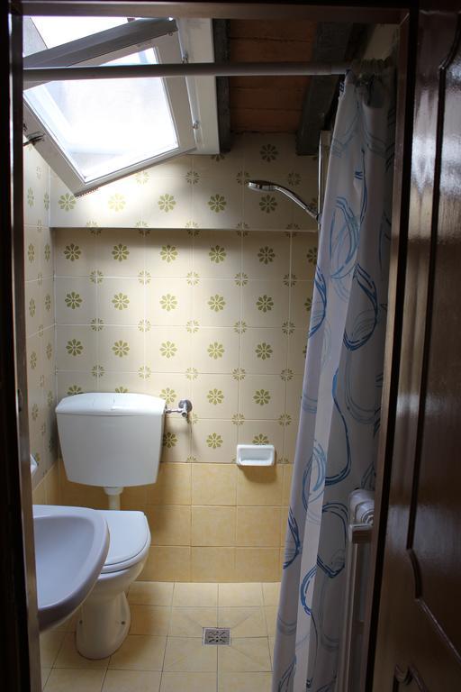 Einzelzimmer mit Gemeinschaftsbad