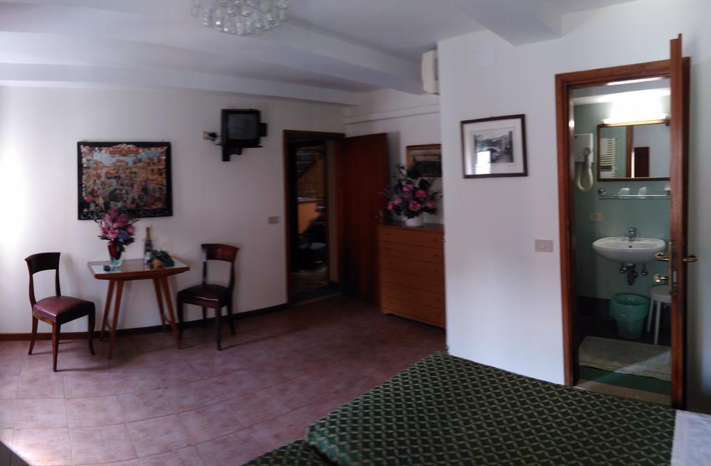 Dreibettzimmer mit eigenem Bad