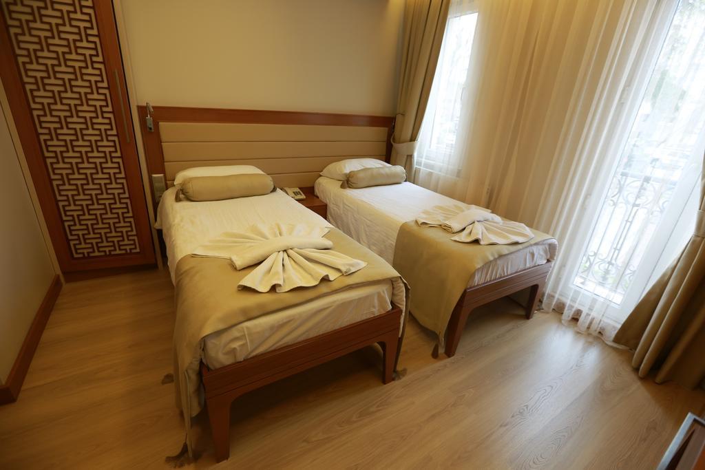 Standard Double or Twin Room,214633046:JPEG