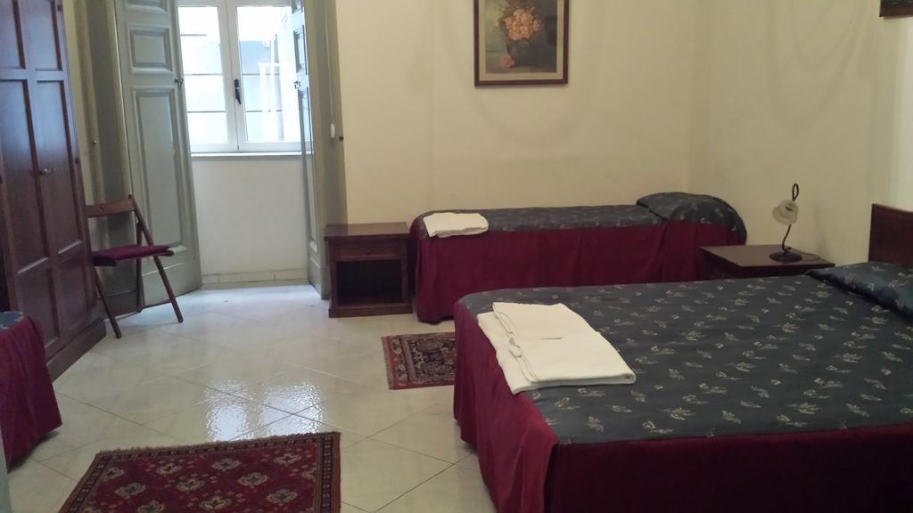 Familienzimmer mit eigenem externen Bad