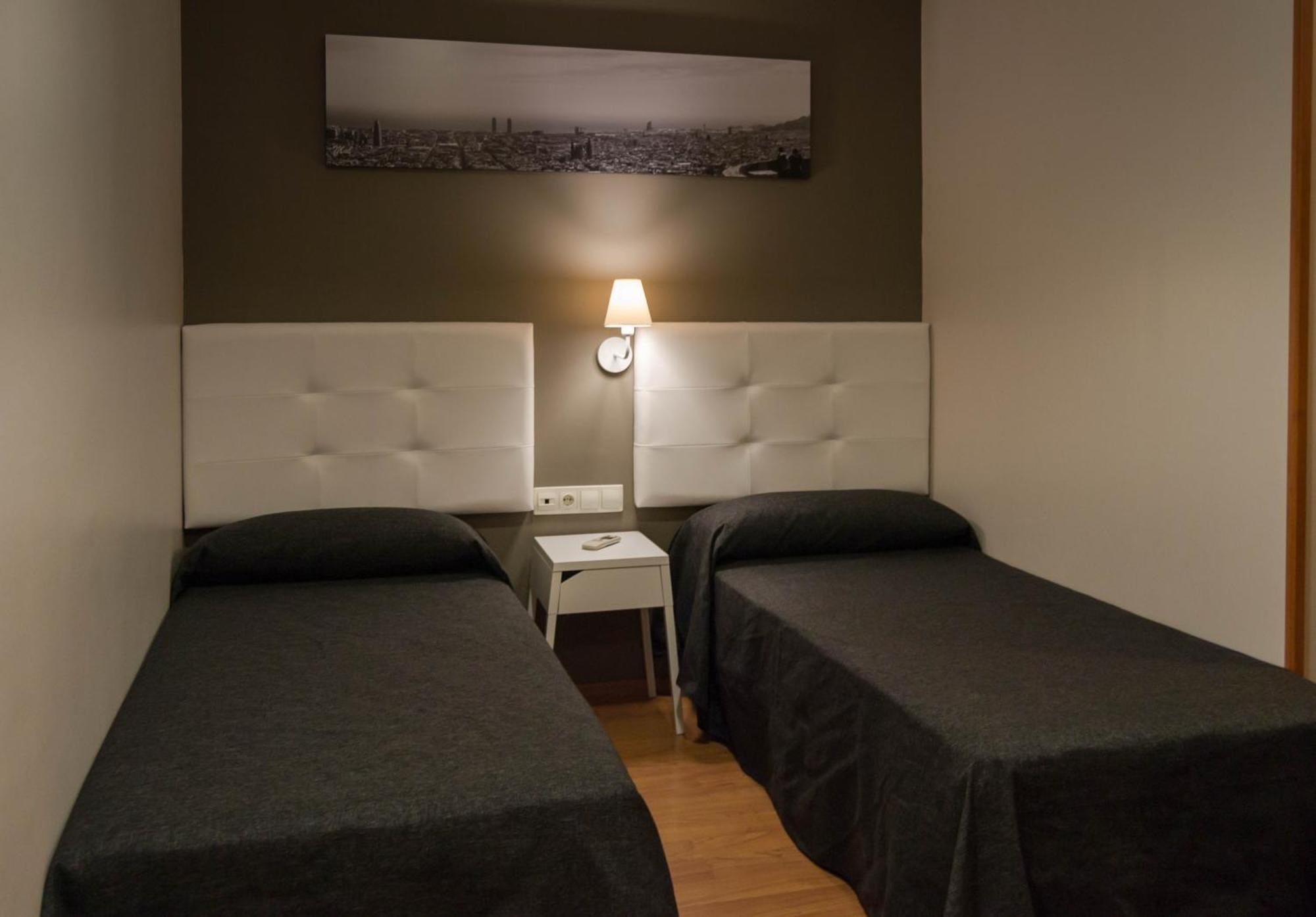 Standard Zimmer mit 2 Einzelbetten und Sofa