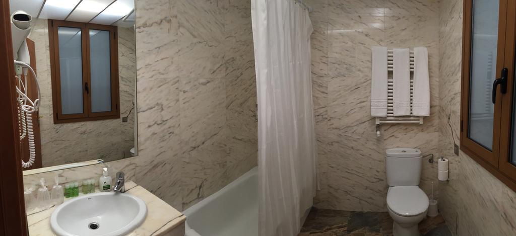 Zweibettzimmer mit Zustellbett