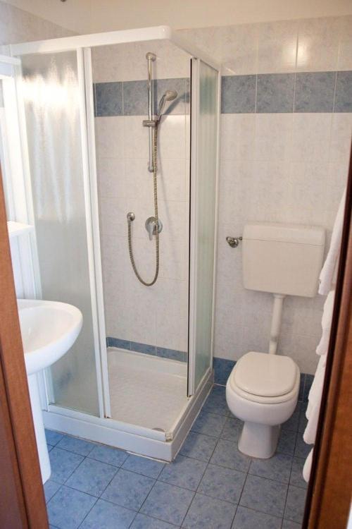 Doppel- oder Zweibettzimmer