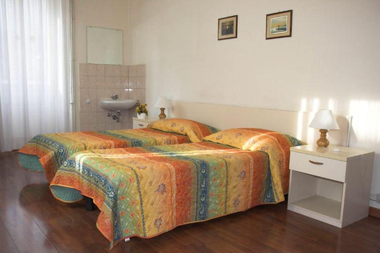 Doppel-/Zweibettzimmer mit Gemeinschaftsbad
