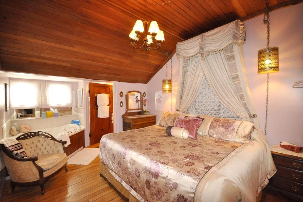 Comfort Doppelzimmer mit Straßenblick.