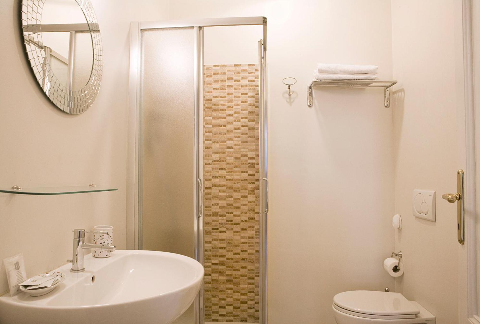 Doppelzimmer mit eigenem externen Bad