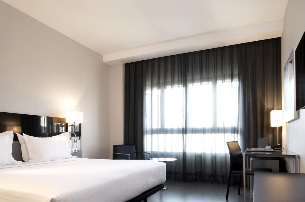 Doppelzimmer mit Kingsize-Bett