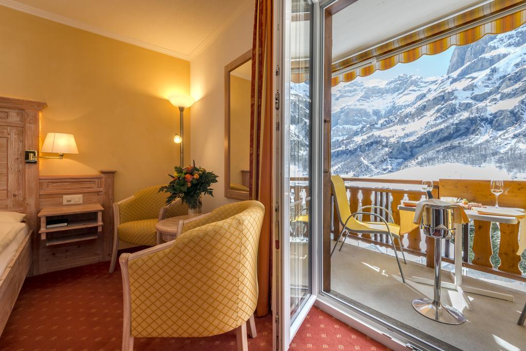 Superior Doppelzimmer mit Balkon und Bergblick
