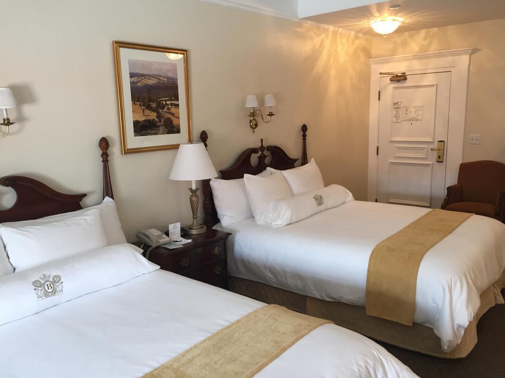Studio-Suite mit Wet Bar
