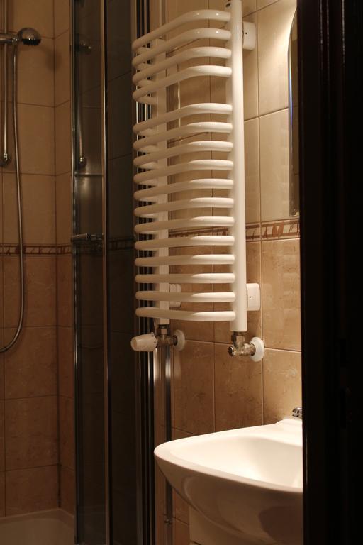 Einzelzimmer mit Gemeinschaftsbad