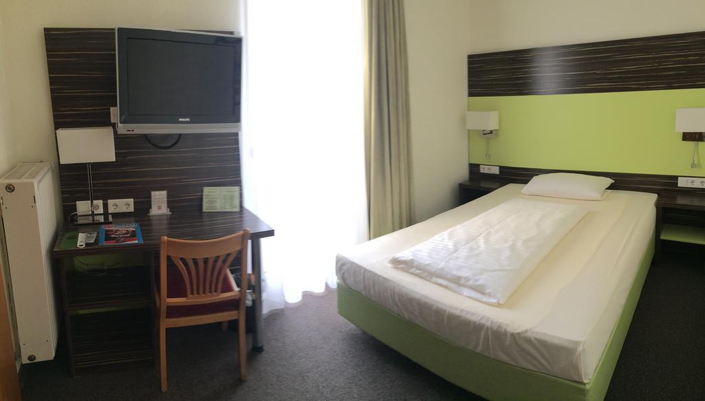 Standard Doppelzimmer mit französischem Bett