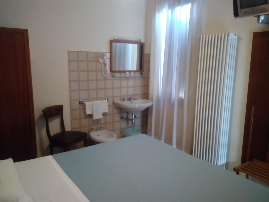 Standard Doppel- oder Zweibettzimmer mit Gemeinschaftsbad
