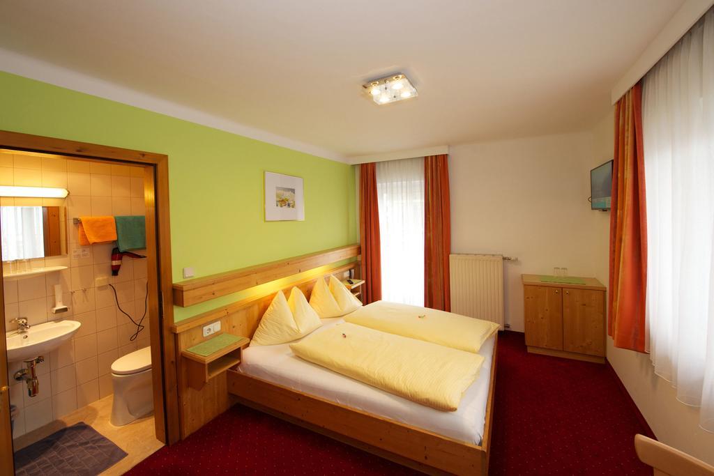 Doppelzimmer mit Dusche, WC und Balkon