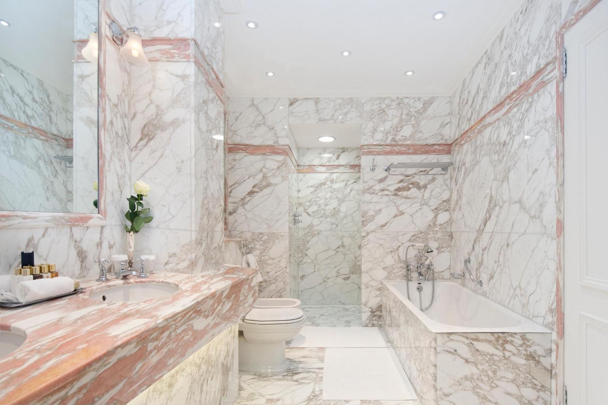 Superior King Room,1432666816:JPEG