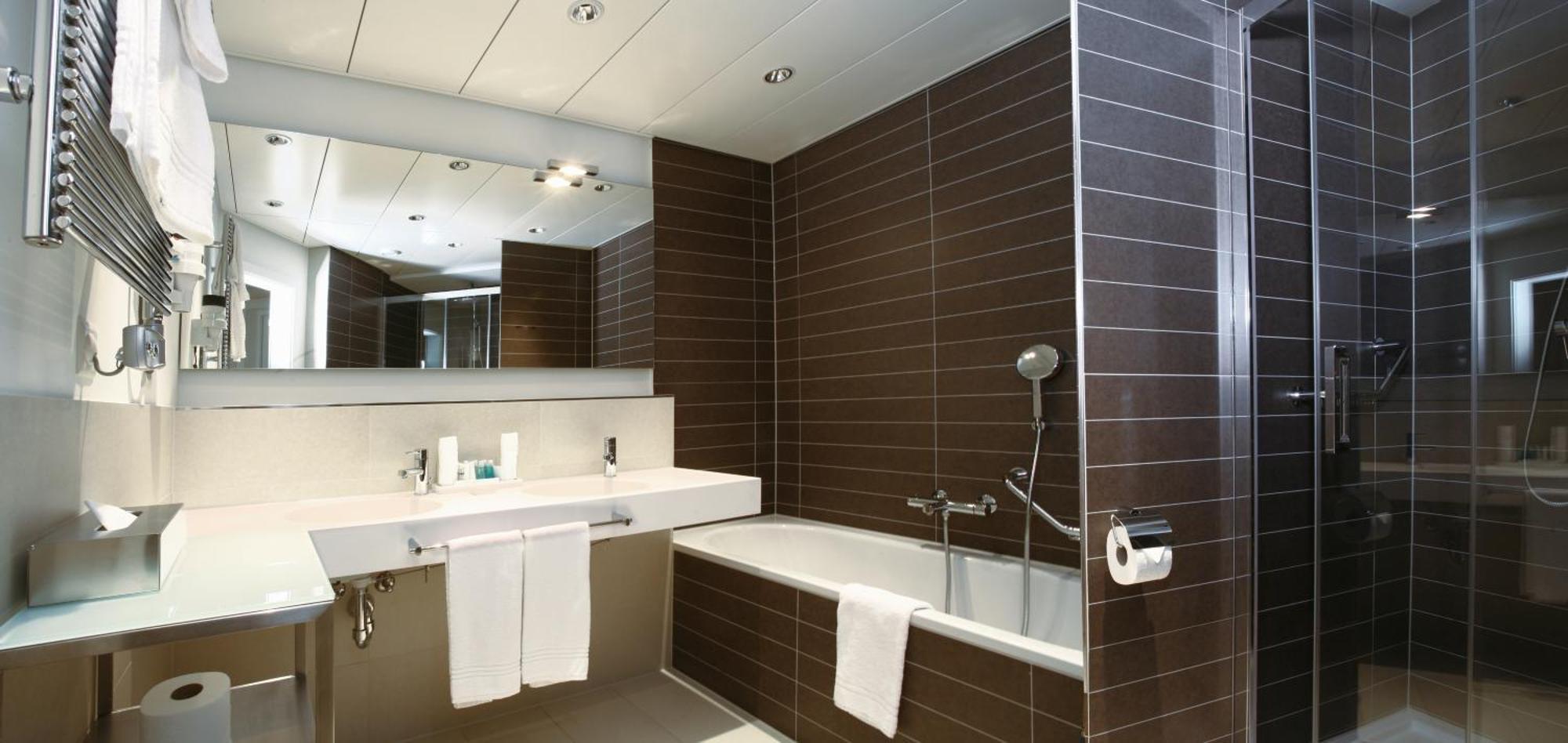 Junior Suite mit Kingsize-Bett und Balkon