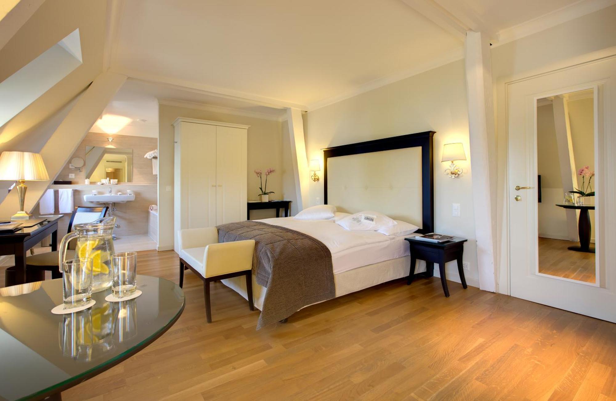 Deluxe room lake view