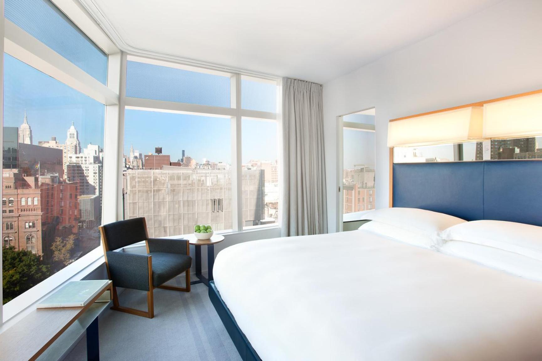 Eckzimmer mit Kingsize-Bett