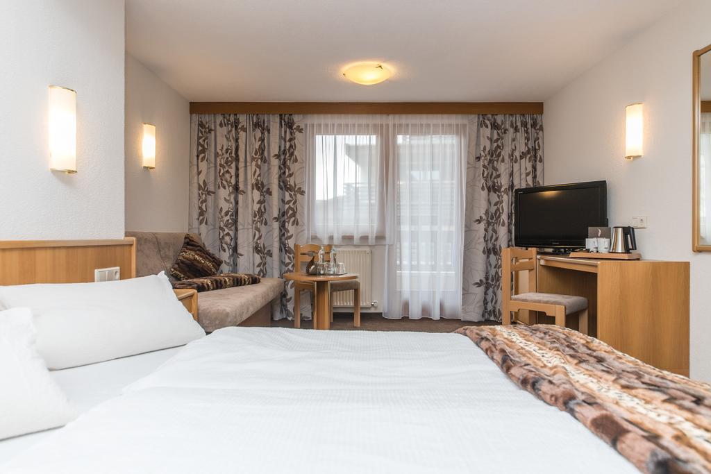 Dreibettzimmer mit Balkon