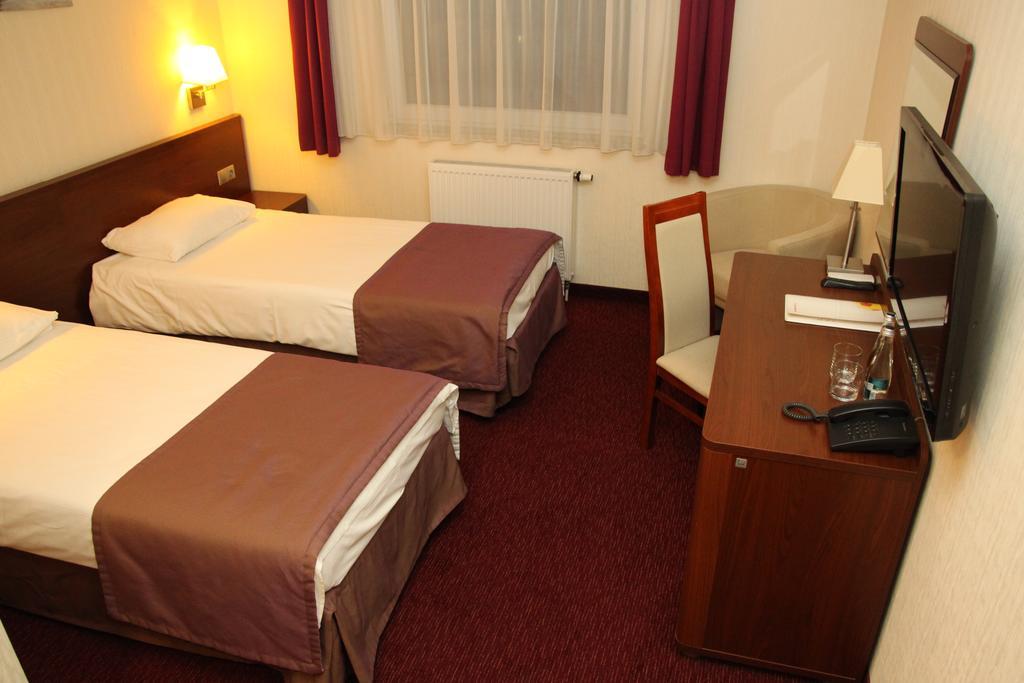 Doppel- oder Zweibettzimmer