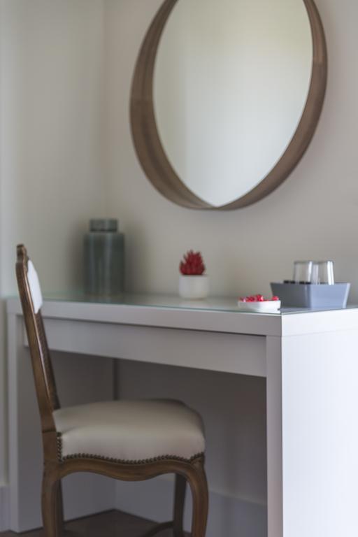 Doppel- oder Zweibettzimmer mit Gemeinschaftsbad, Balkon und Stadtblick