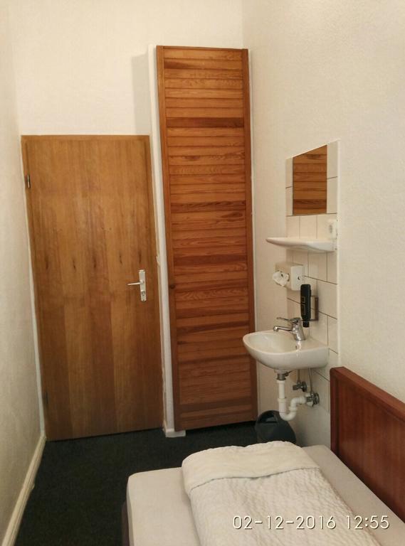 Einzelzimmer mit Gemeinschaftsbad