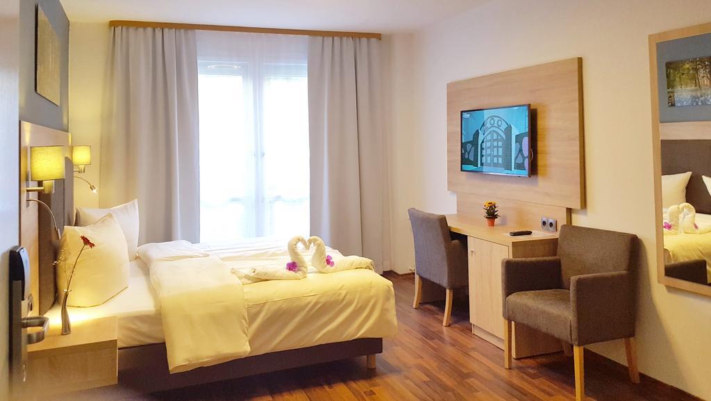 Zimmer mit Kingsize-Bett - Barrierefrei/befahrbare Dusche