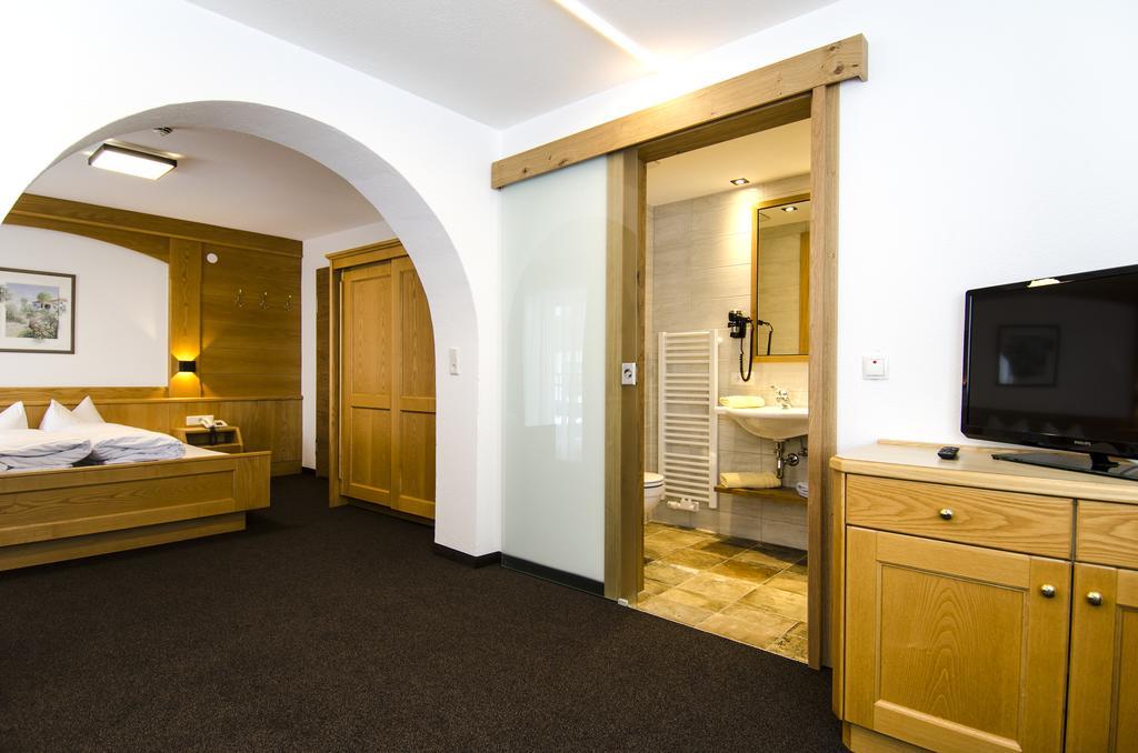 Dreibettzimmer mit Balkon