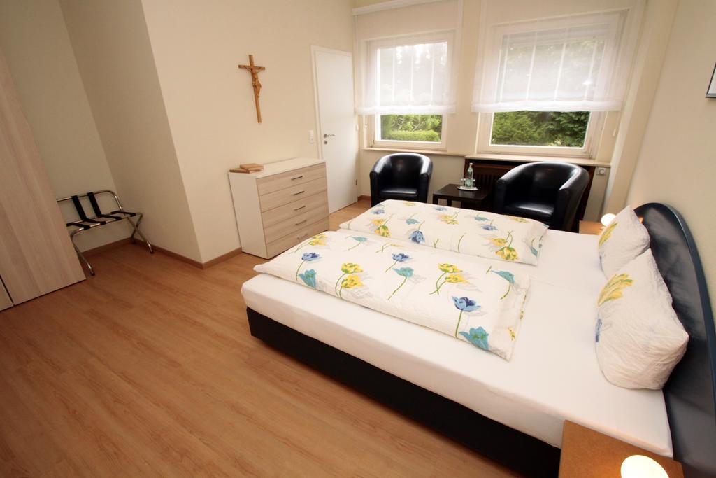 Doppel-/Zweibettzimmer mit eigenem Bad