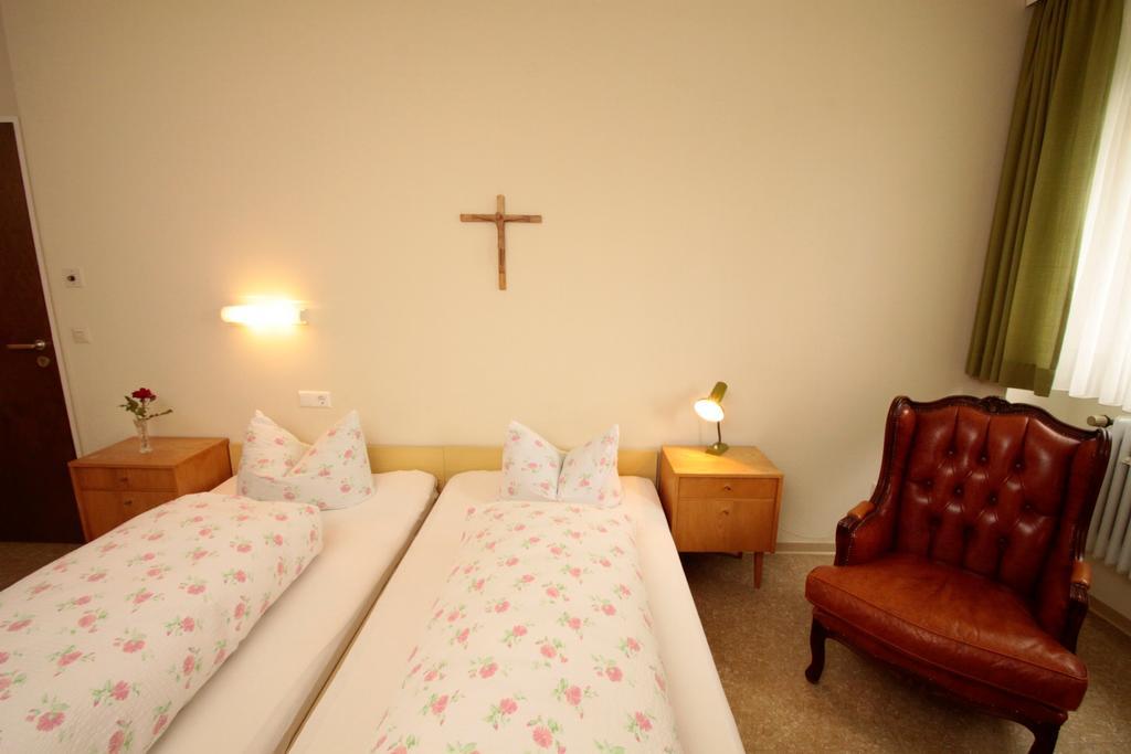 Doppel-/Zweibettzimmer mit Gemeinschaftsbad
