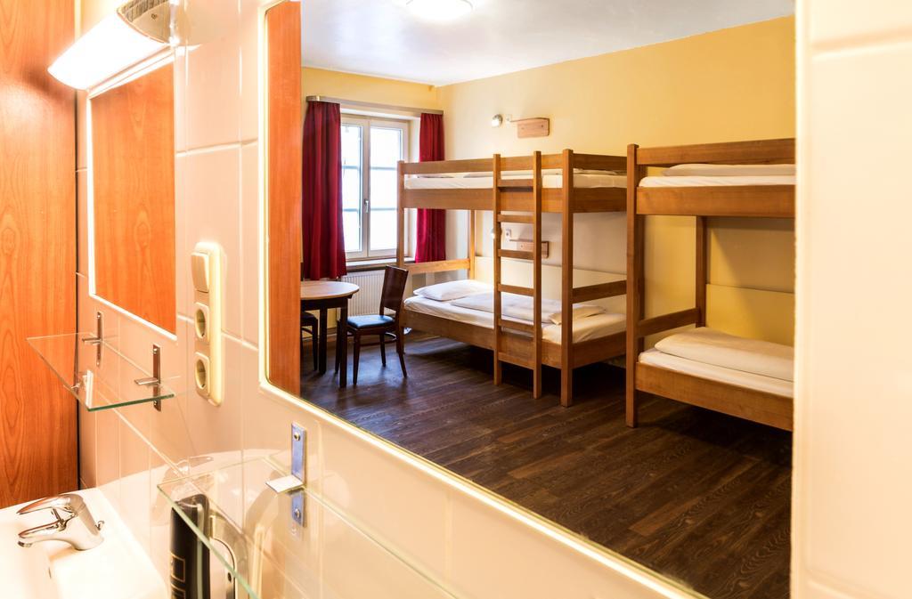 Vierbettzimmer mit Gemeinschaftsbad