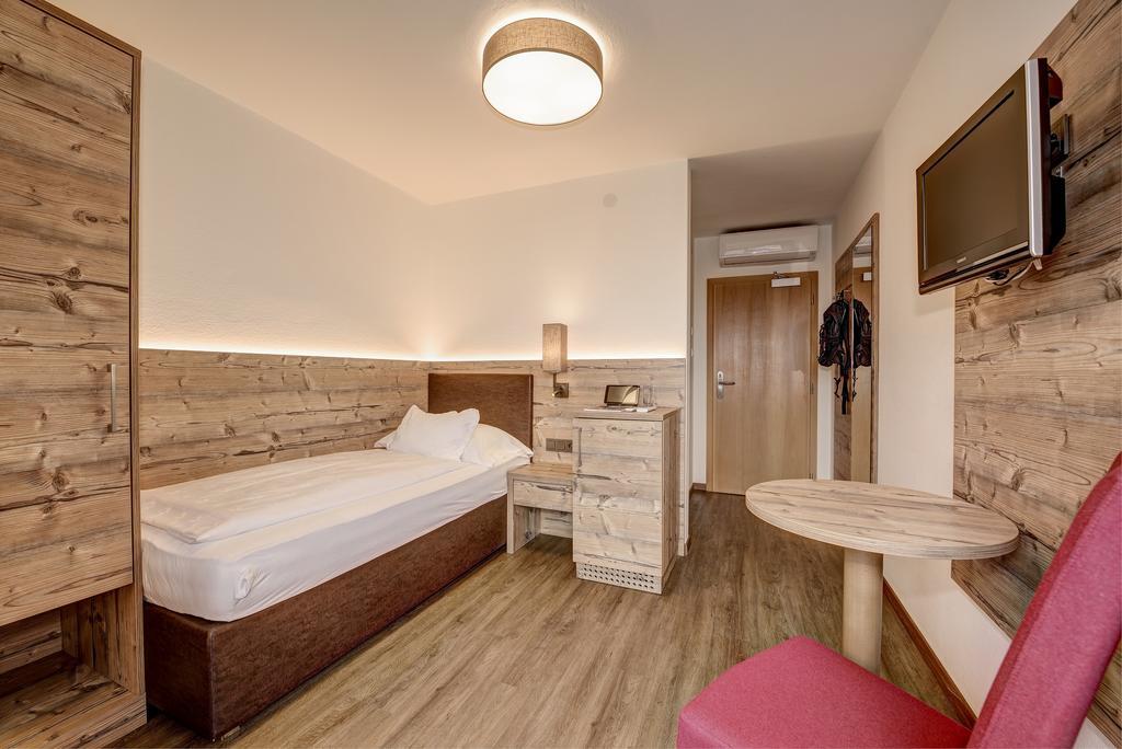 Einzelzimmer mit Balkon