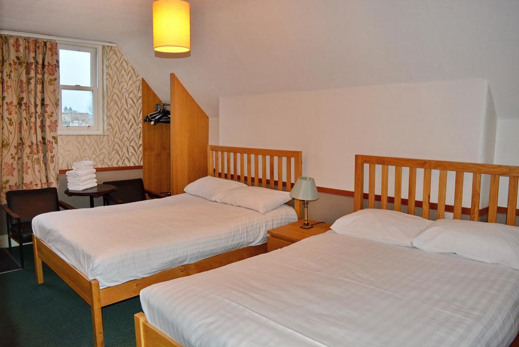 Vierbettzimmer mit Gemeinschaftsbad