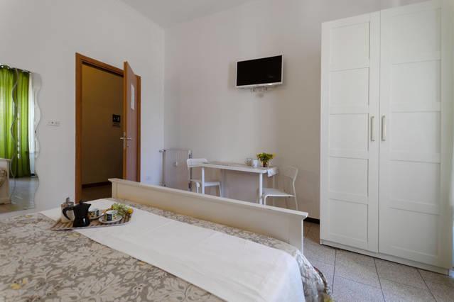 Dreibettzimmer mit eigenem externen Bad