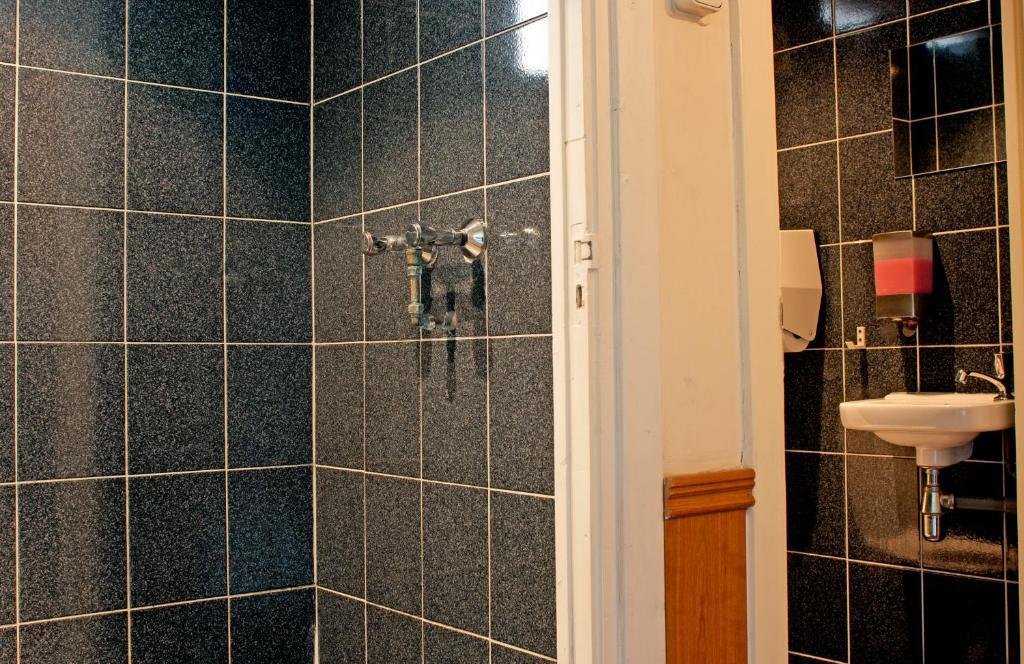 Einzelzimmer mit Gemeinschaftsbad