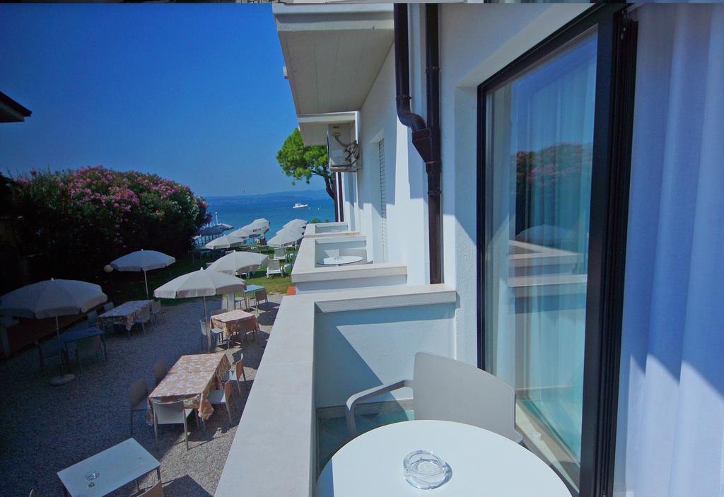 Prestige Zimmer mit Balkon und teilweisem Seeblick