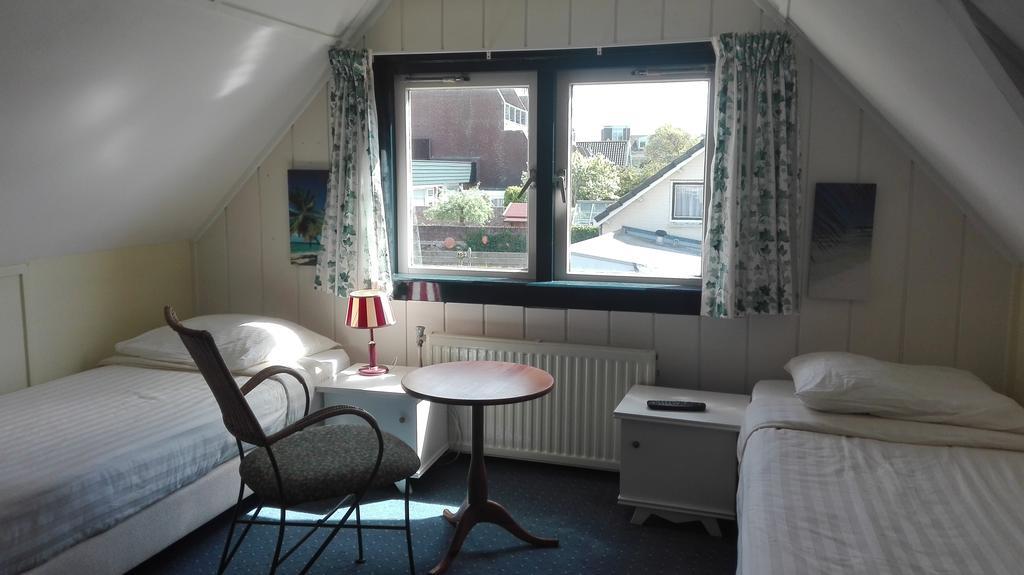 Doppel-/Zweibettzimmer mit Gemeinschaftsbad