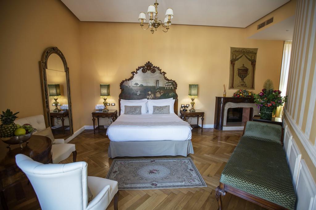 Dreibettzimmer mit Balkon